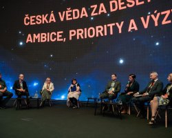 oslava v Planetariu